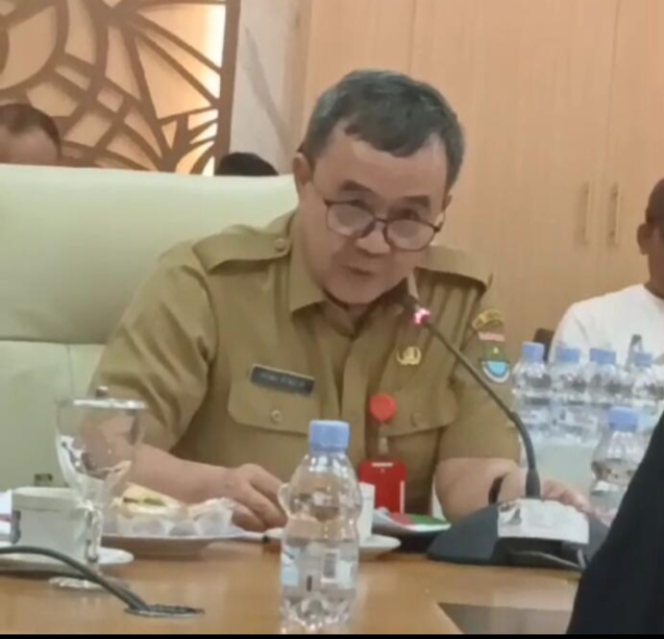
					Pemkab Tangerang akan evaluasi soal tuntutan buruh copot Kadis dan Kabid HI disnaker,