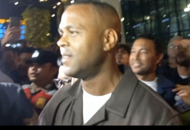 
					Pelatih Timnas Indonesia Patrick Kluivert Tiba di Bandara Soekarno-Hatta Tangerang