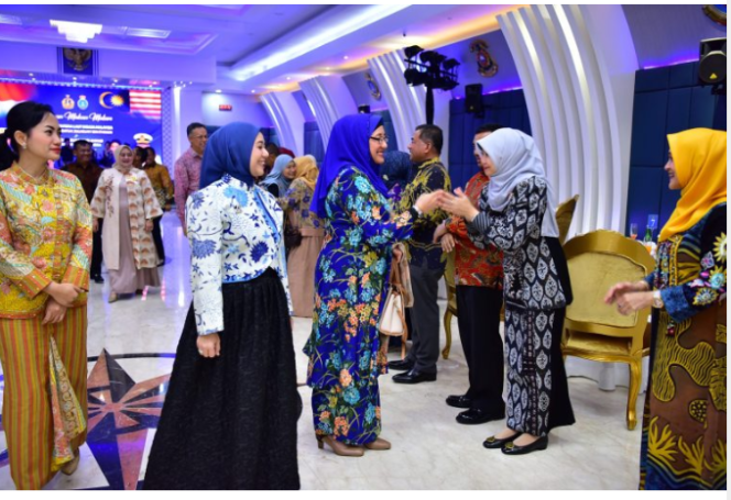 
					DANKORMAR DAMPINGI KASAL DALAM JAMUAN MAKAN MALAM PANGLIMA TENTERA LAUT DIRAJA MALAYSIA*