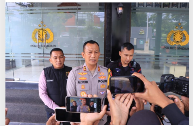 
					Polisi Amankan Paket Mencurigakan di Exit Tol MadiunTernyata Berisi Petasan