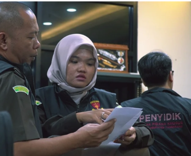 
					Adanya Dugaan Tindak Pidana Korupsi Pada Sistem Pencairan APBDes 2024,Kantor DPMPD KAB.Tangerang Digeledah