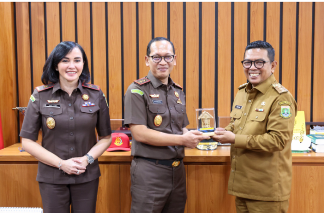 
					Perkuat Pengawasan, Gubernur Banten Andra Soni Jalin Sinergi Dengan Kejati Banten