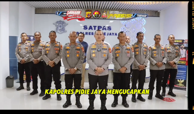 
					Dibulan Penuh Berkah, Polisi di Pidie Jaya Aceh Bagikan 400 Paket Takjil Kepada Masyarakat