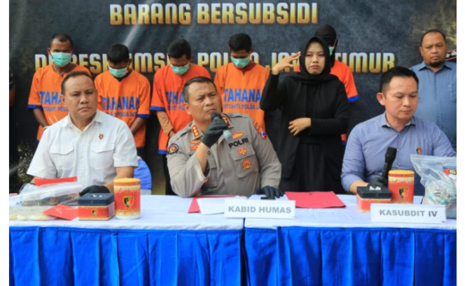 
					Polda Jatim Berhasil Ungkap Kasus Oplos LPG di Jombang Empat Tersangka Diamankan