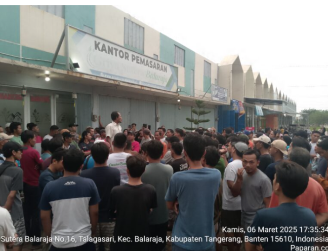 
					Memanas Warga Kembali Berdemo di Depan Kantor Pemasaran GSB,Karna Merasa Tertipu Brosur Anti Banjir