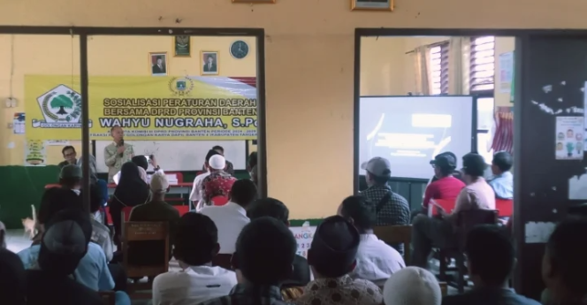 
					Wahyu Nugraha.S.Pd , Anggota DPRD Partai Golkar Propinsi Banten Jalin Silaturahmi dengan Masyarakat