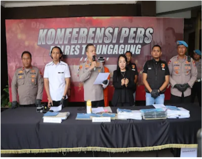 
					Polisi Ungkap Kasus Dugaan Korupsi Kades Kradinan Berkas Penyidikan Dinyatakan Lengkap oleh Kejari Tulungagung