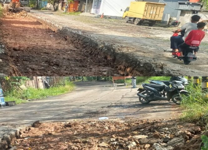 
					Kolase foto situasi kondisi pekerjaan proyek lanjutan rekonstruksi Jalan Irigasi Tobat-Balaraja, Kp. Tegal Murni Rt.03/03 Kelurahan Balaraja Kecamatan Balaraja Kabupaten Tangerang Banten. (Foto: MANtv7)