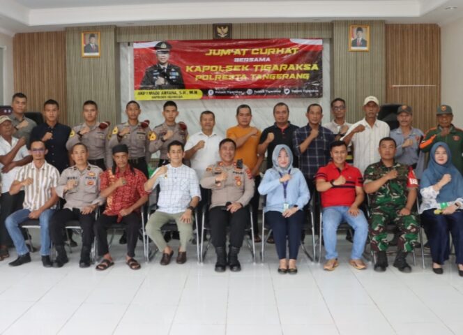 
					Foto Polsek Tigaraksa Polresta Tangerang kembali menyelenggarakan program Jum’at Curhat. Kegiatan ini digelar di Aula Kantor Kelurahan Kadu Agung, Kecamatan Tigaraksa, dengan dihadiri sekitar 50 peserta dari berbagai elemen masyarakat dan komunitas lokal. (Foto: Mantv7.id)
