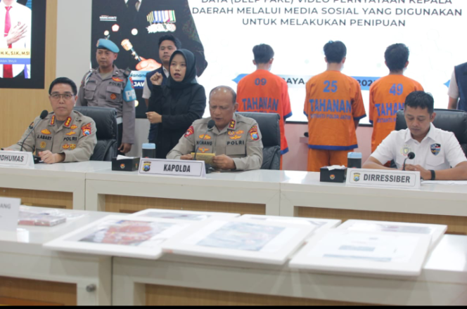 
					Polda Jatim Amankan Tiga Tersangka Pembuat dan Penyebar Video Hoax Catut Nama Gubernur