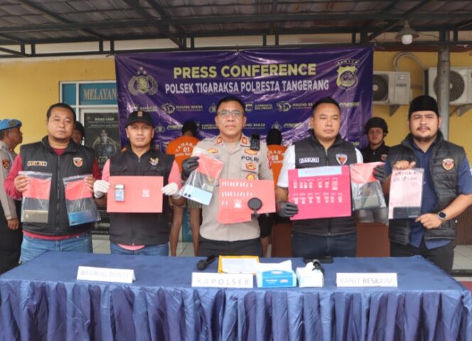 
					Foto Kegiatan ini diumumkan dalam konferensi pers yang dipimpin oleh Kapolsek Tigaraksa, AKP I Made Artana, S.H., M.H., dan didampingi oleh Kanit Reskrim IPDA Ahmad Dasuki, S.E., M.M., Selasa (10/06) di Mapolsek Tigaraksa. (Foto: Mantv7.id)