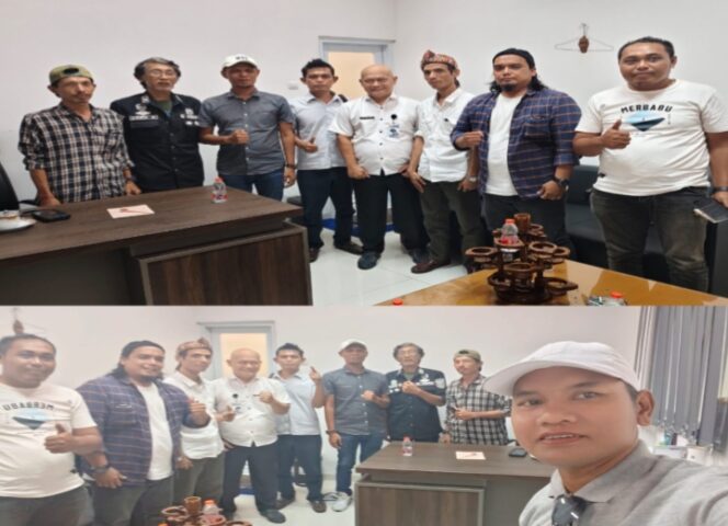 
					Foto silaturahmi hangat di Kantor Dinas Perhubungan Kabupaten Tangerang. DPP YLPK PERARI yang diwakili Kabid Humas Siarruddin, Ketua DPD Banten Zarkasih, serta tim hukum dan pengurus, hadir atas undangan yang diprakarsai Kabid Perlengkapan Jalan, Pak Dani, didampingi Kasi, Pak Erry. (Foto: Mantv7.id)
