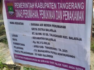 Papan proyek Proyek Air Bersih di Griya Sutra Balaraja Tidak Sesuai Prosedur: Warga Pertanyakan Pengawasan. (Foto: Mantv7.id)