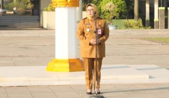 Foto Wakil Bupati Kabupaten Tangerang Intan Nurul Hikmah Apel Pagi, Minta ASN Bersinergi Soal Pengelolaan Sampah dan Pelayanan Publik. (Foto: IST. Mantv7.id)