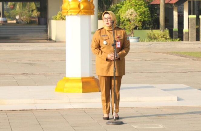 
					Foto Wakil Bupati Kabupaten Tangerang Intan Nurul Hikmah Apel Pagi, Minta ASN Bersinergi Soal Pengelolaan Sampah dan Pelayanan Publik. (Foto: IST. Mantv7.id)