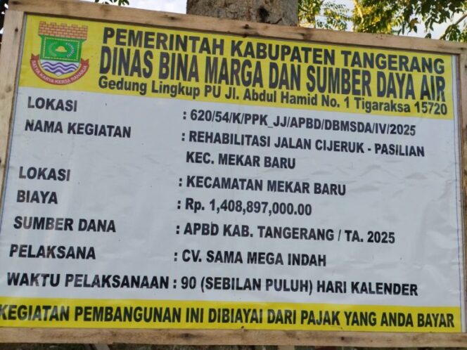 
					Foto papan proyek pekerjaan rehabilitasi jalan Cijeruk - Pasilian senilai Rp1,4 miliar dari APBD 2025 yang dikerjakan CV. Sama Mega Indah. (Foto: IST. Mantv7.id)
