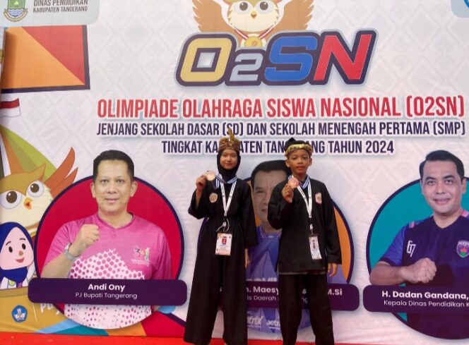 
					Foto sang juara Olimpiade Olahraga Siswa Nasional (O2SN) Pencak Silat tahun 2024 - 2025 Allen Chaerunnisa dan Muhammad Dzikry Dzakwan. (Foto: Mantv7.id)