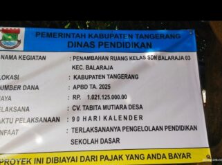 Foto papan proyek Proyek penambahan ruang kelas di SDN 3 Balaraja, Kecamatan Balaraja, Kabupaten Tangerang, kembali menuai sorotan tajam. Proyek senilai Rp 1.021.125.000, di bawah Satuan Kerja Dinas Pendidikan Kabupaten Tangerang dan dikerjakan oleh CV. Tabita Mutiara Desa. (Foto: Mantv7.id)
