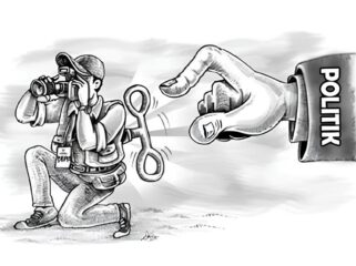 Ilustrasi gambar seorang jurnalis dalam genggaman si Tuan Dalang. (Foto: IST. Mantv7.id)