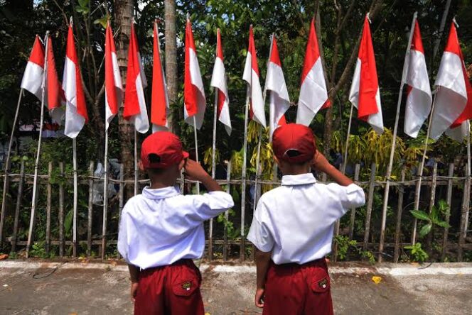 
					Merah Putih Berkibar, Nurani Pejabat Tertutup: Rakyat Masih Menjerit, Sementara Masih Ada Yang Sibuk Menyorot Pencitraan Pejabat Dalih Kemitraan